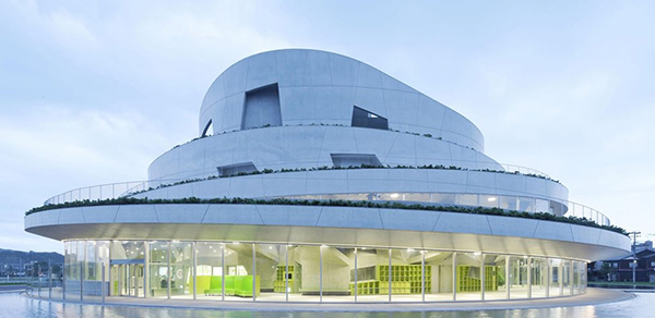 El Centro Cultural Akiha de Niigata (Japón) fue propuesto para la categoría de edificio cultural por el estudio Chiaki Arai Urban and Architecture Design.