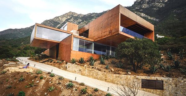 Casa Narigua, de El Jonuco (México) es una residencia con vistas panorámicas diseñada por el estudio P+0 Architecture.