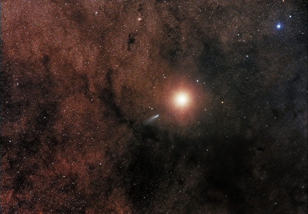 Comet C/2013 A1 alongside Mars